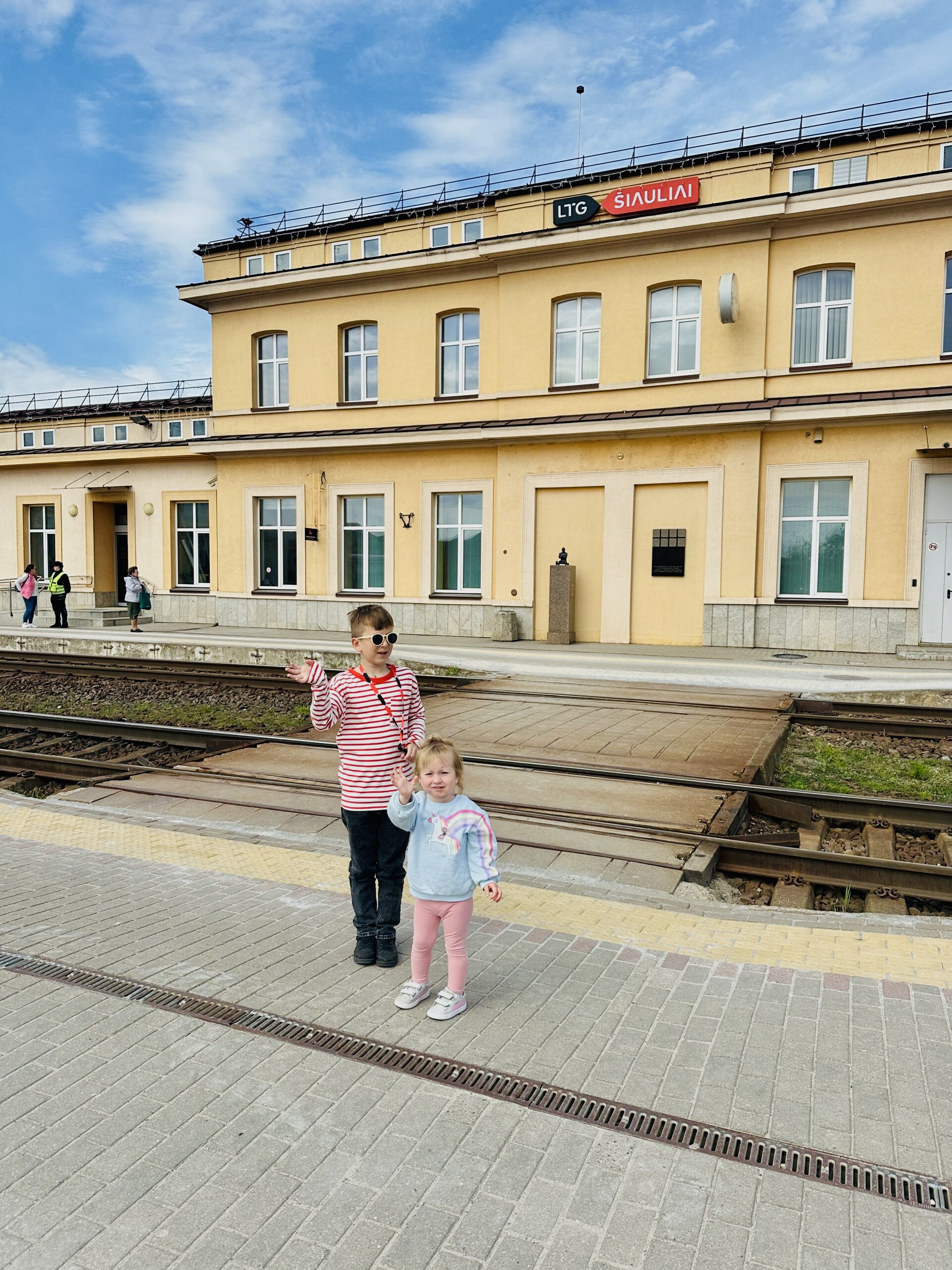 Vienos dienos šeimos nuotykis: kelionė traukiniu į Šiaulius su vaikais