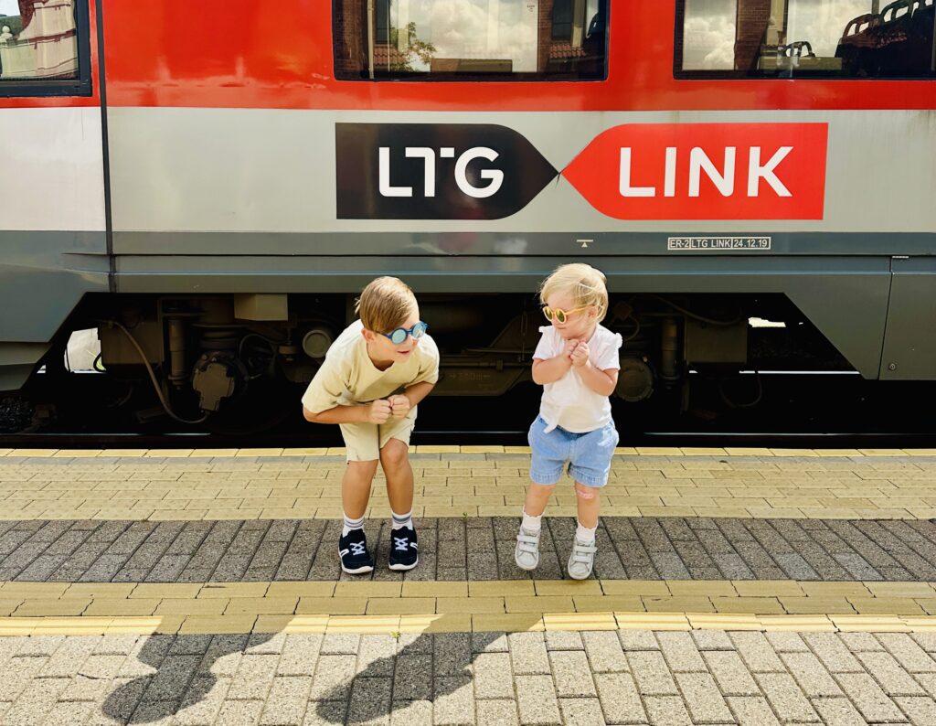 Vienos dienos šeimos nuotykis: kelionė traukiniu į Šiaulius su vaikais