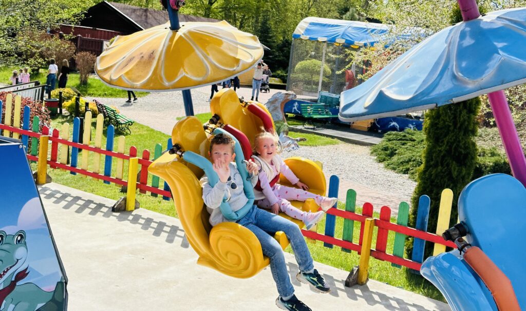 Neribotos pramogos didžiausiame Lietuvoje dinozaurų parke