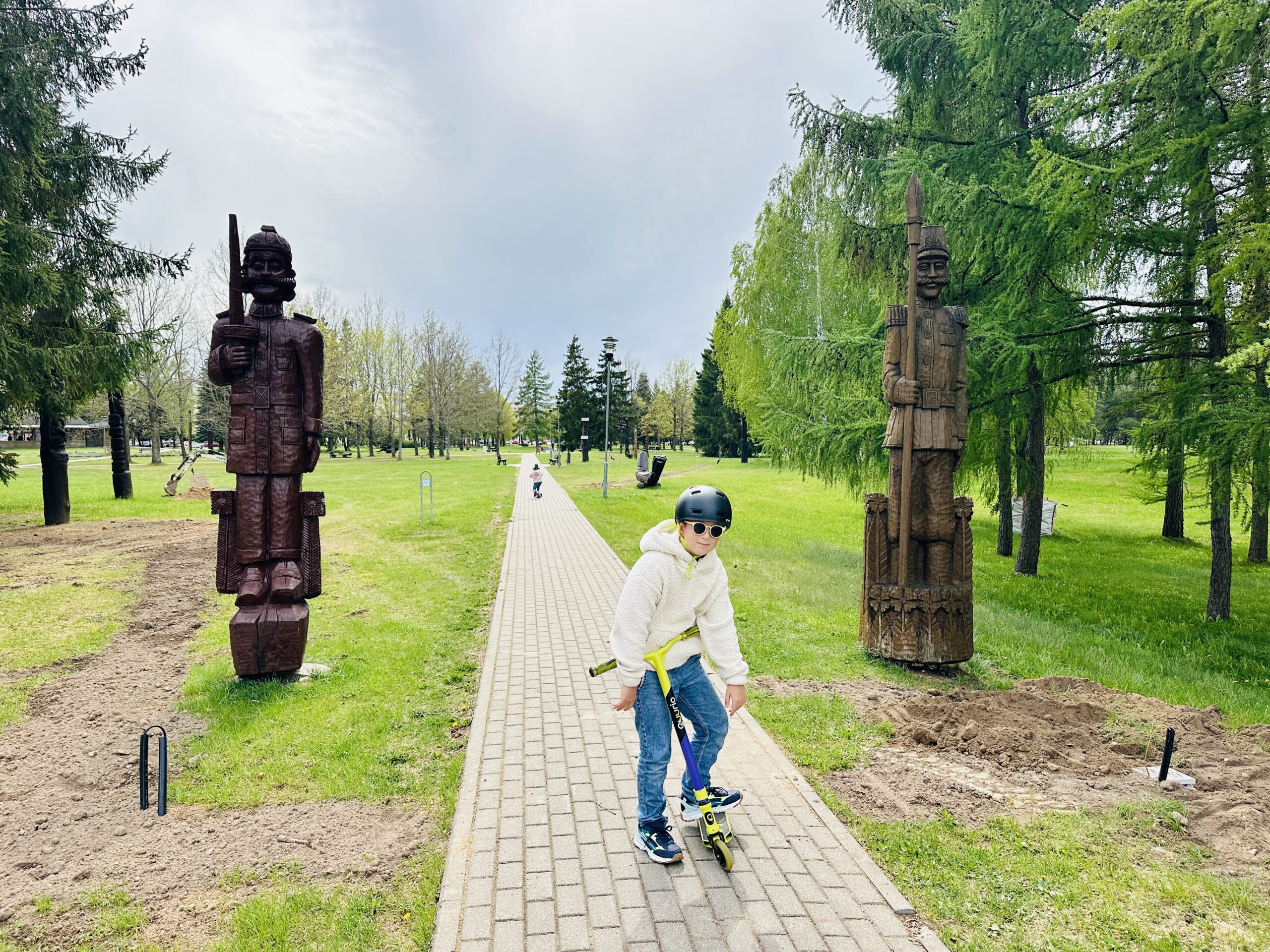 Liongino Šepkos skulptūrų parkas Rokiškyje