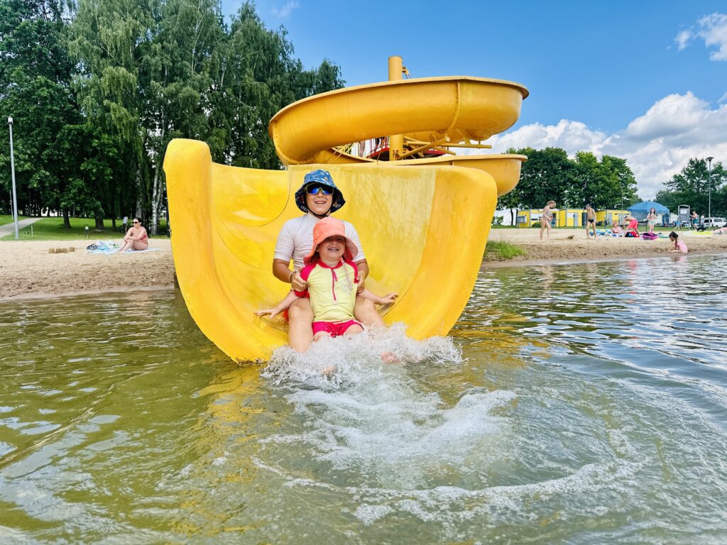 Elektrėnų paplūdimyje - nemokama vandens čiuožykla