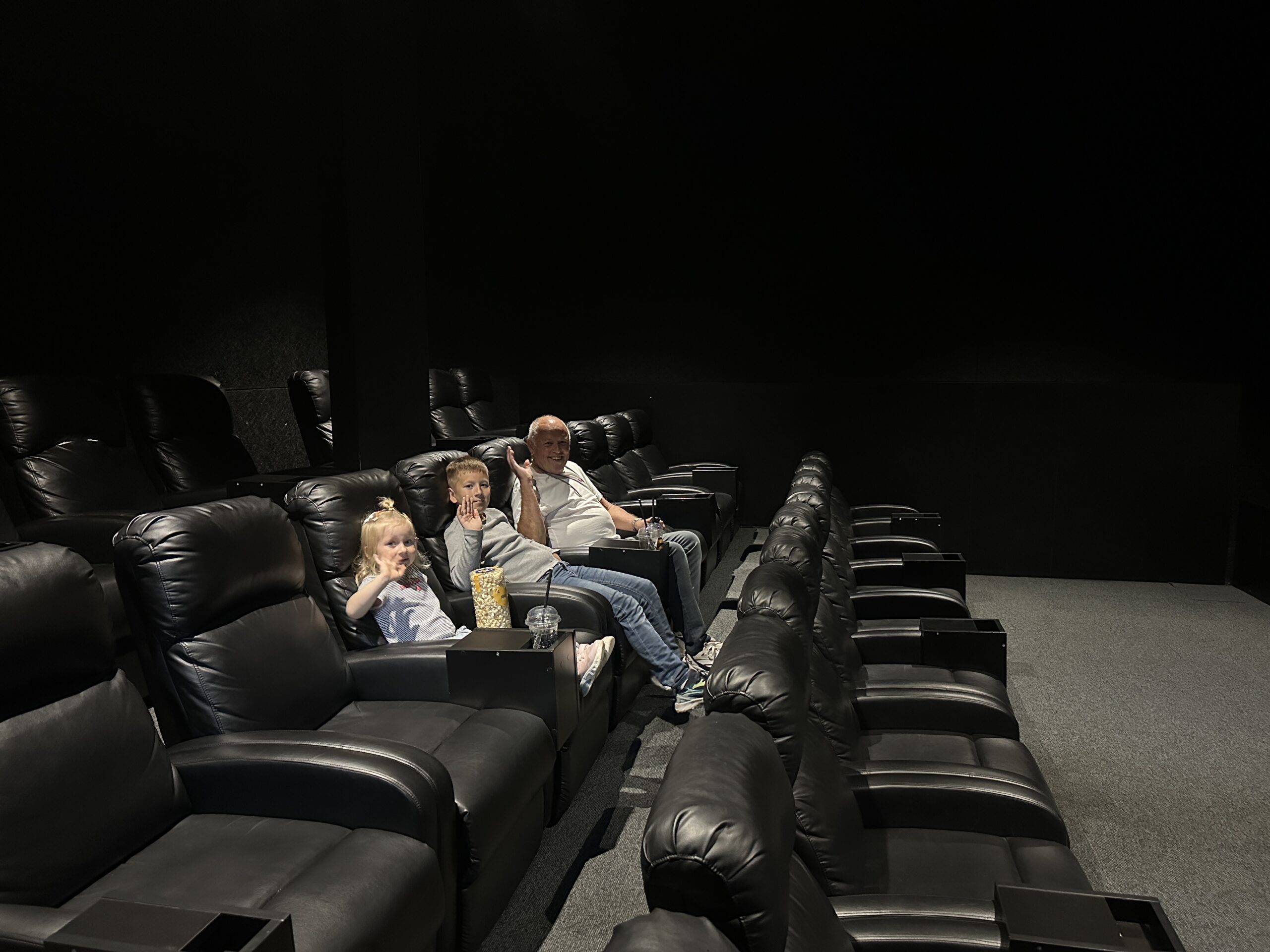Castle Lounge restoranas su kino teatru