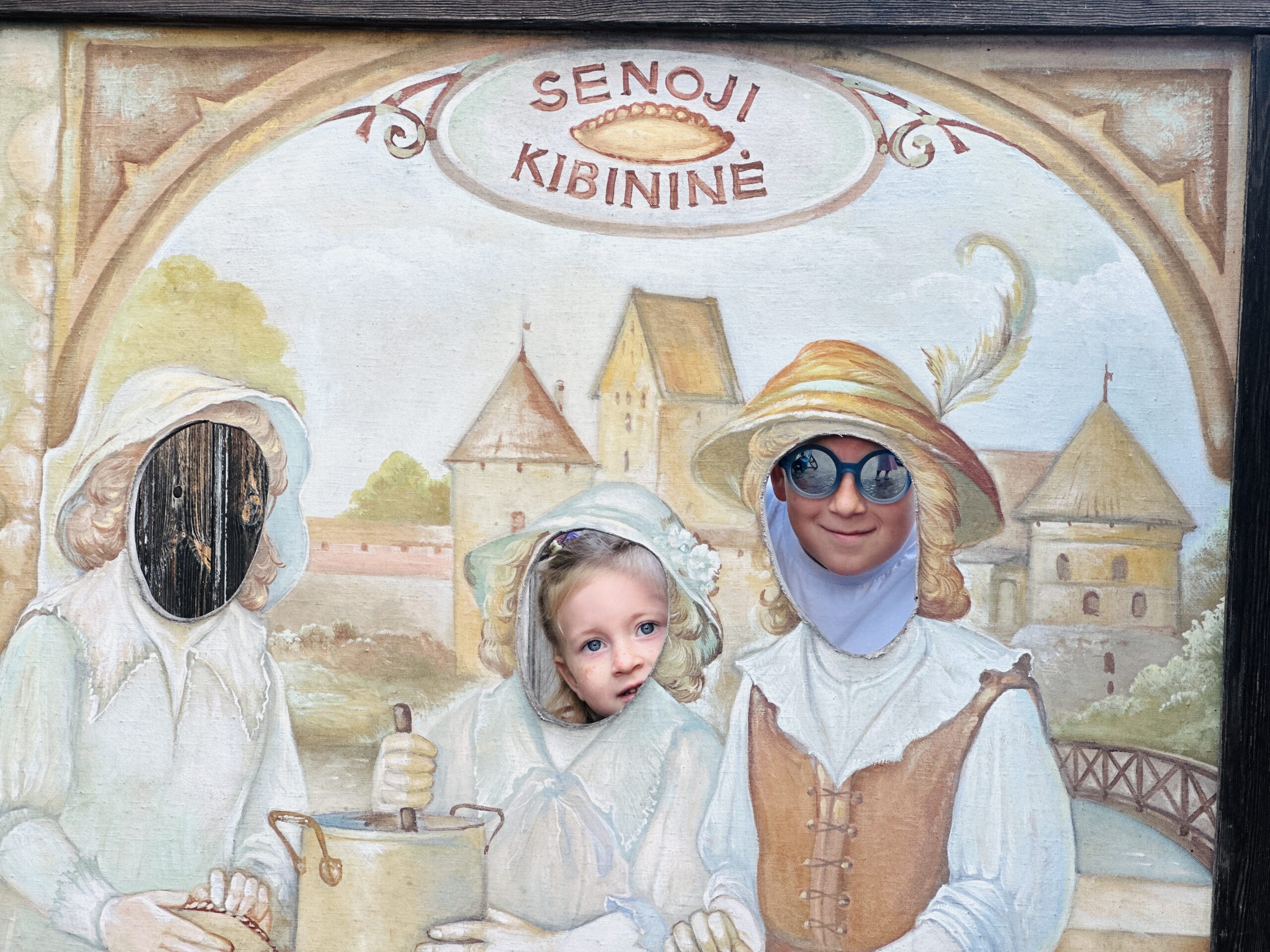 Senoji Kibininė su vaikais