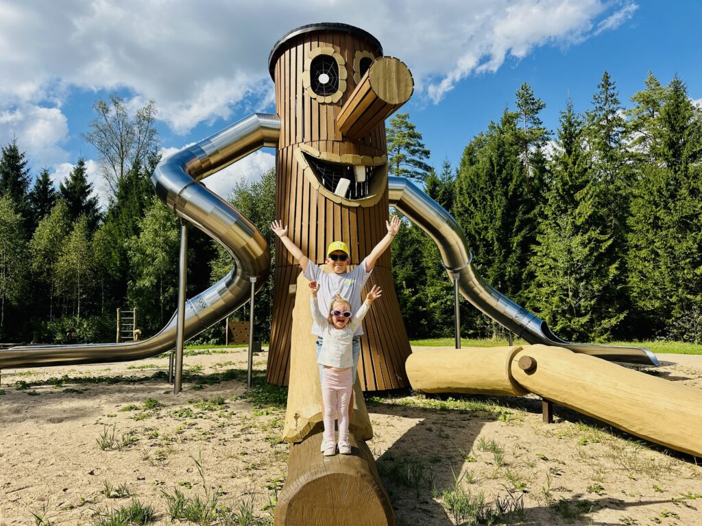 Šakalinio parkas magiškas pasakų herojų pasaulis
