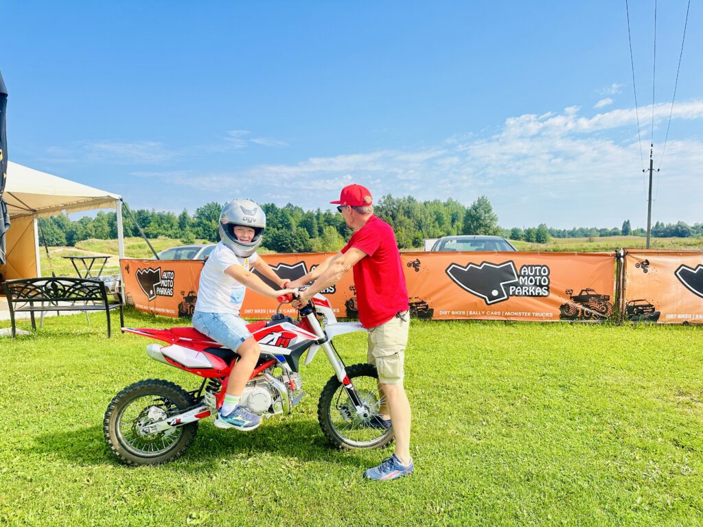 Motociklo pamokos su instruktoriumi vaikams suaugusiems