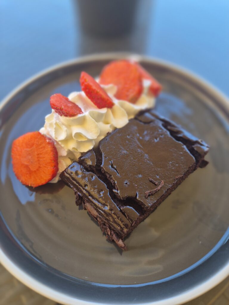 Šokoladinis braunis – lengvas receptas tik iš trijų ingredientų