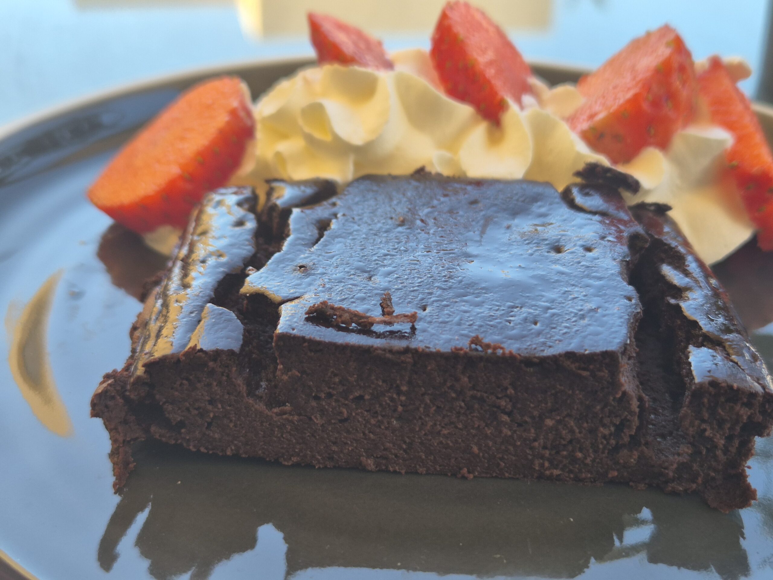 Šokoladinis braunis – lengvas receptas tik iš trijų ingredientų