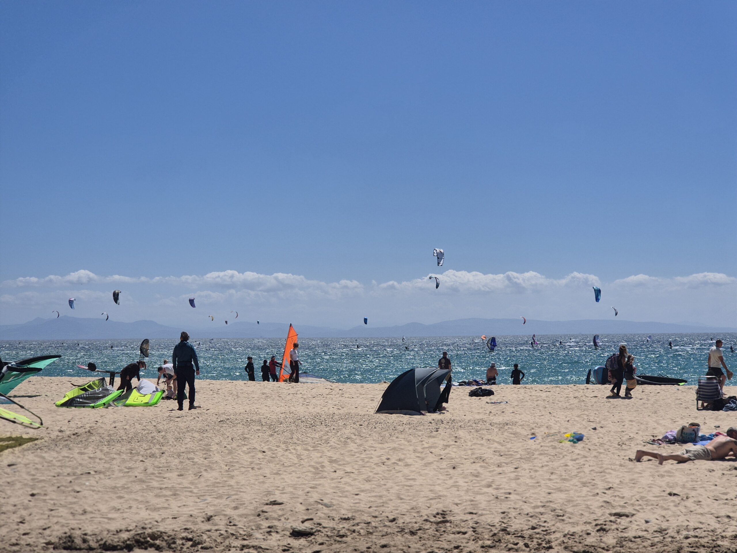 Tarifa: kaitavimo rojus su marokietišku senamiesčiu ir vaizdu į Afriką