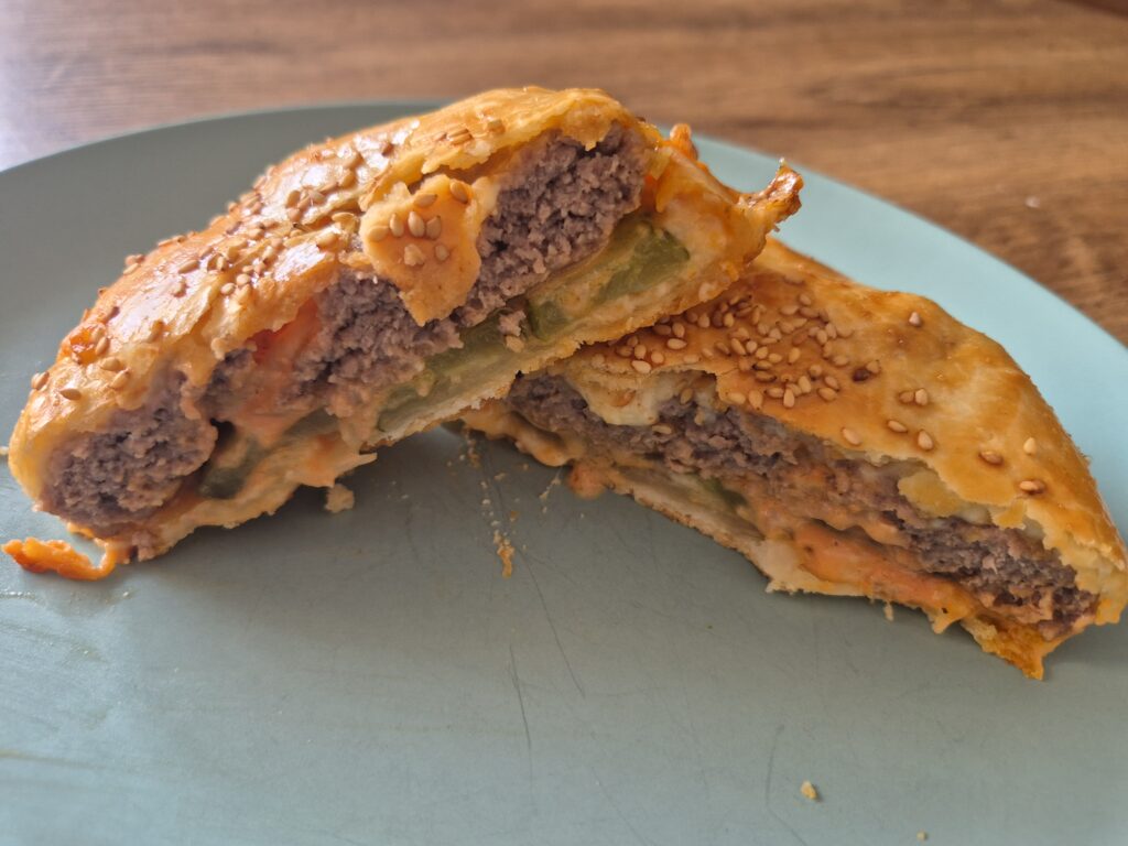 Išbandėme internete išpopuliarėjusius burger bombs: vaikams labai patiko!