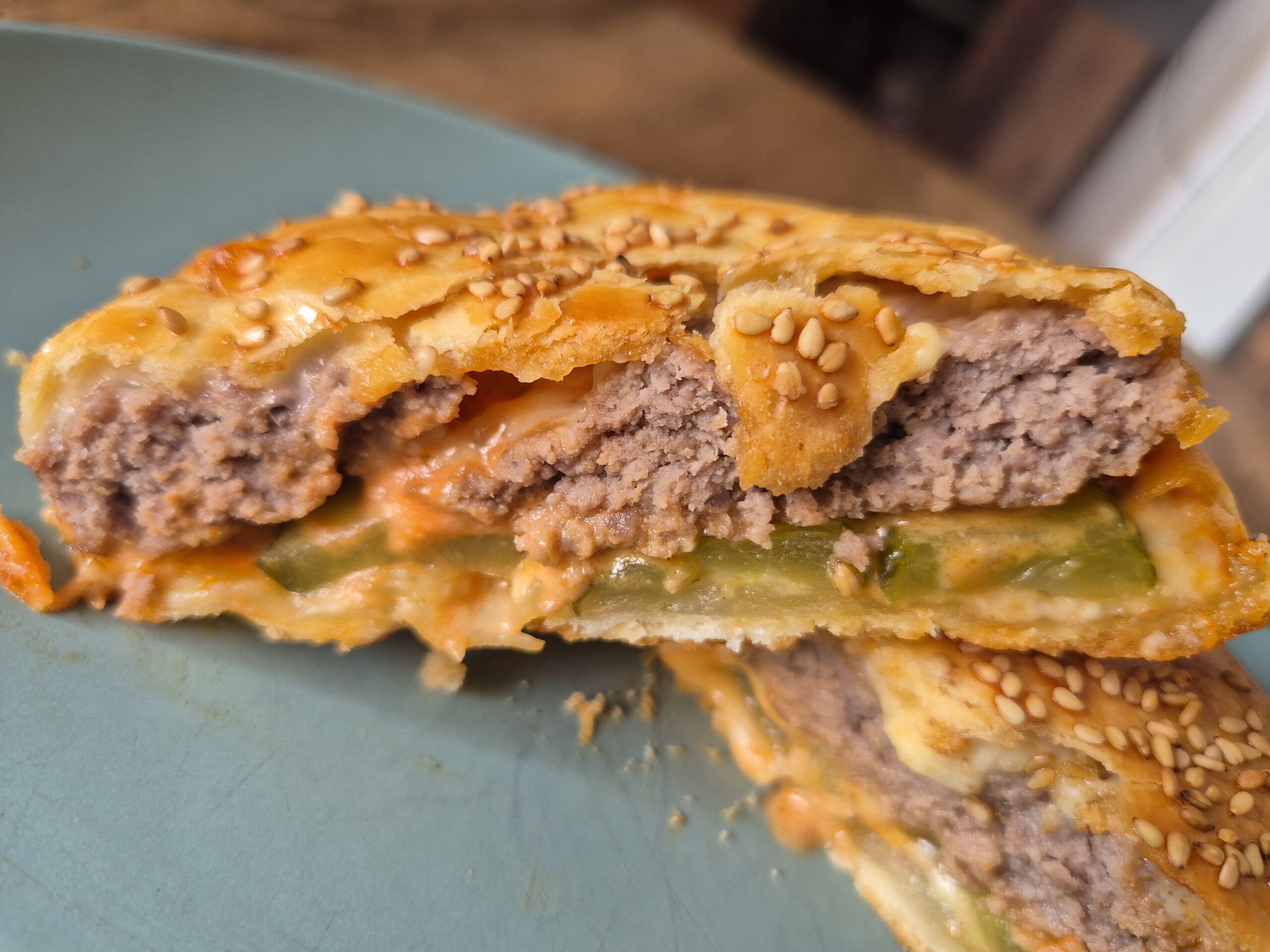 Išbandėme internete išpopuliarėjusius burger bombs: vaikams labai patiko!
