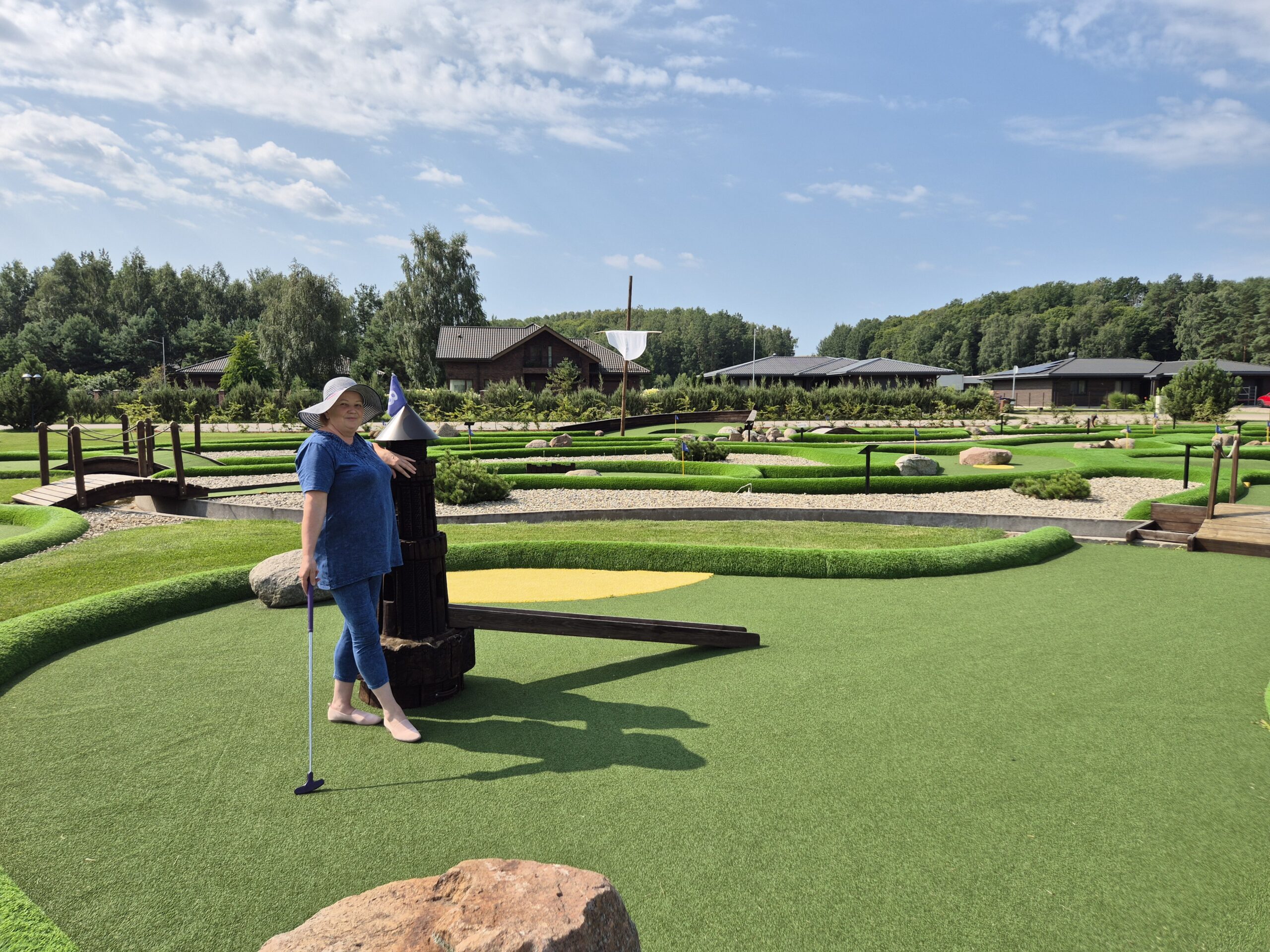 Ne tik laipynės ir atrakcionai: Tarzanijoje rasite 18 duobučių mini golfą