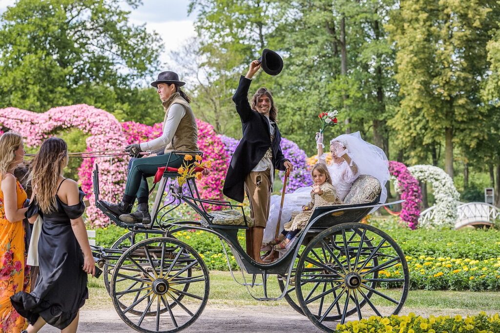 Pakruojo dvare laukia ypatingas vakaras: Vasaros gėlių festivalis ir koncertas „Bridgerton pokylių magija“