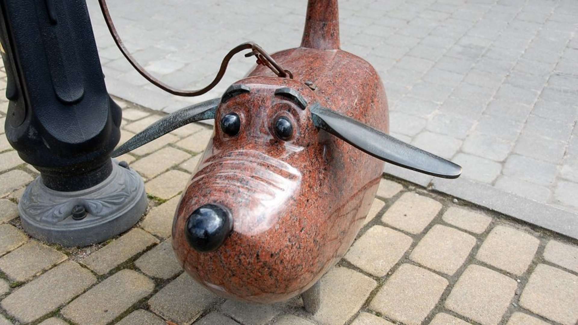 Skulptūra „Šuo Keksas“ Ukmergėje