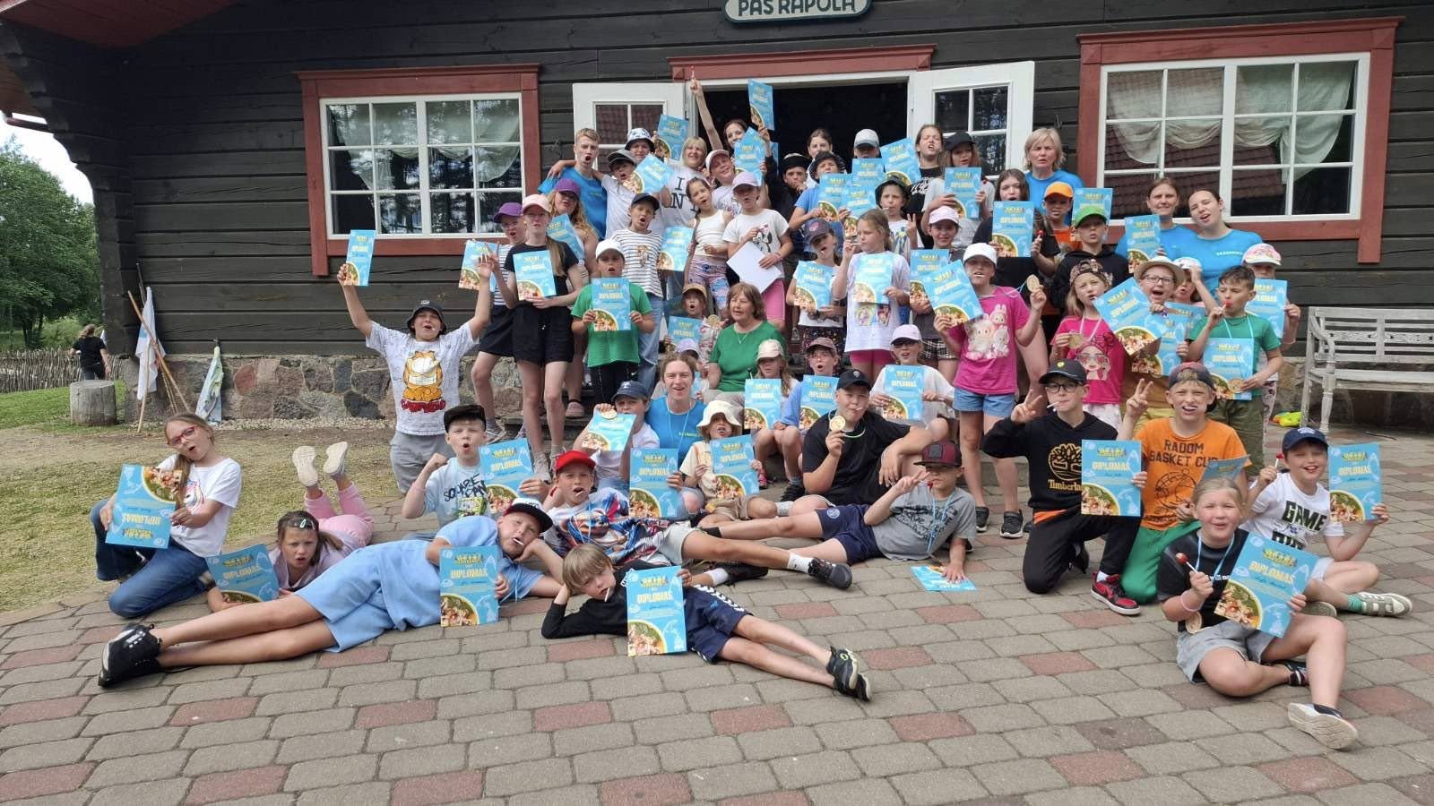 BASAKOJO stovyklos su nakvyne