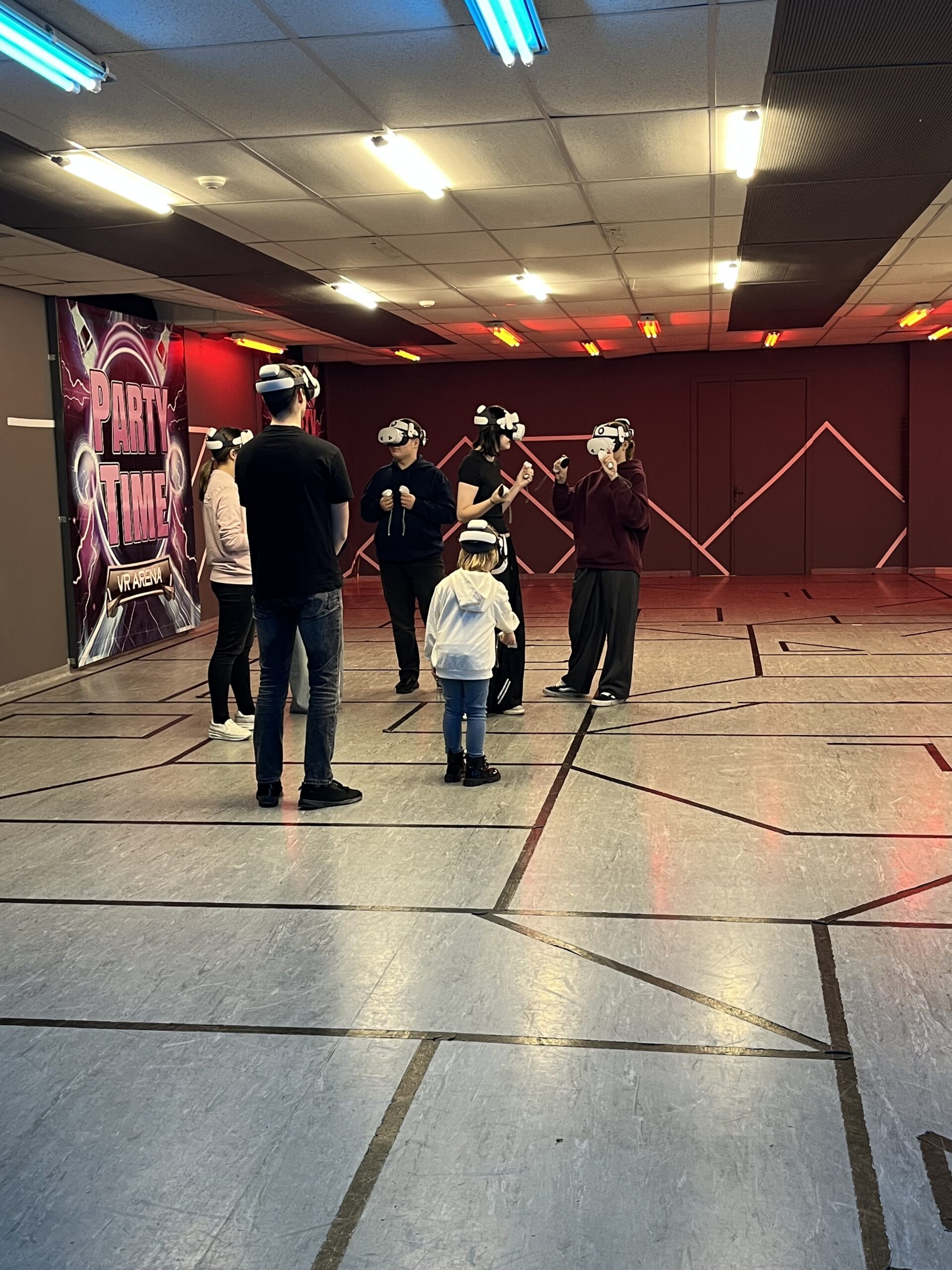 PartyTime virtualios realybės (VR) pramogų arena