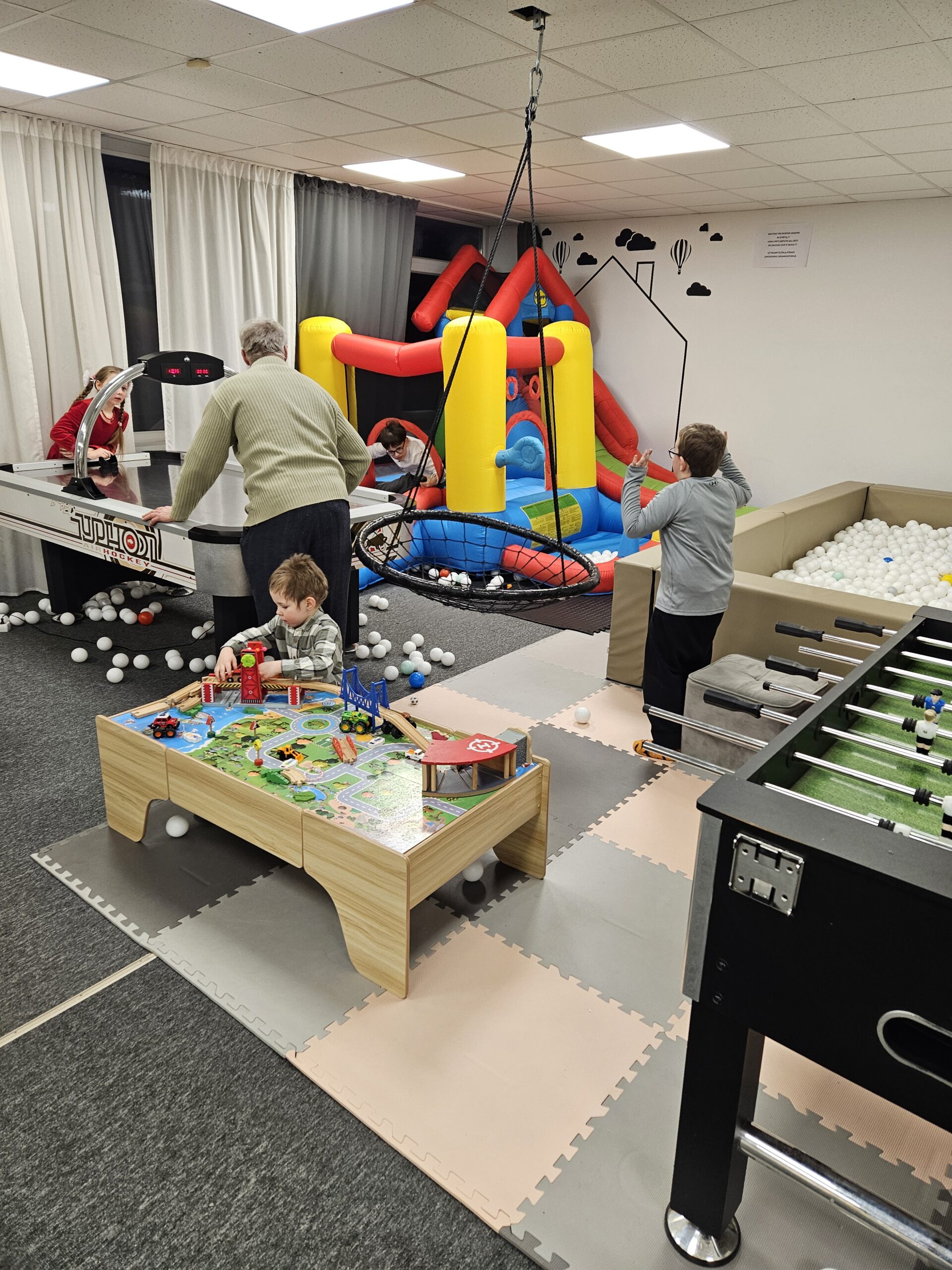 Švenčių studija Kaune su žaidimų zonomis