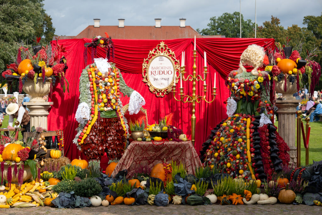 Rudens derlius virto baroku Pakruojo dvare