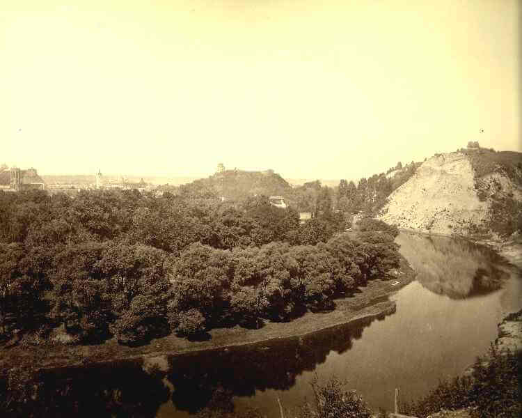 Ryškiaspalvis Bekešo kalno skardis (Neakivaizdinis Vilnius nuotr.)