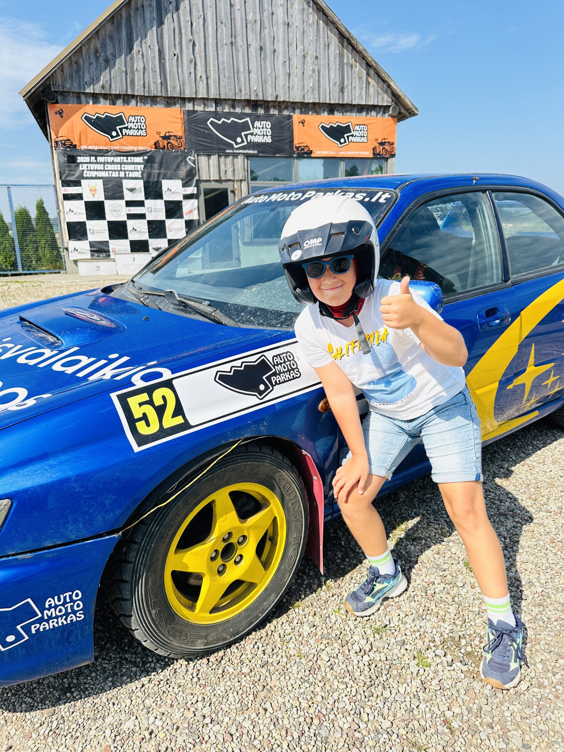 Auto Moto parkas su vaikais