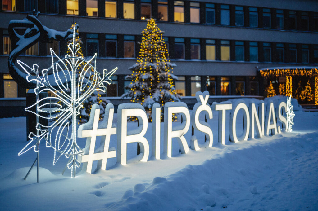 Kalėdinė Birštono pasaka 2025: ugningas eglutės įžiebimas ir šventiniai gruodžio vakarai