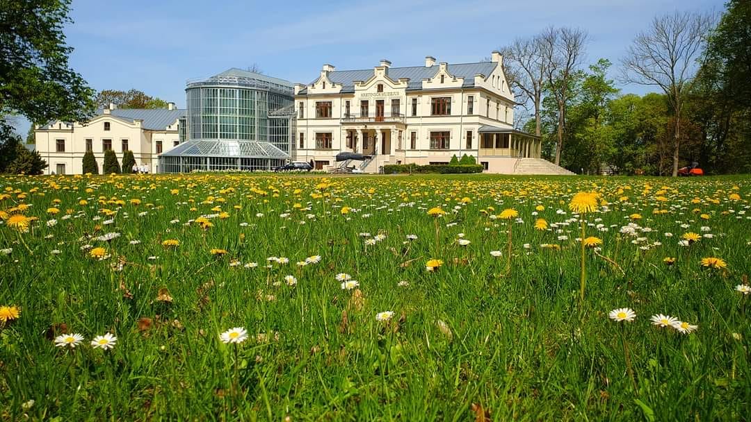 Kretingos muziejaus galerija kviečia į parodą „Po žaidimų“