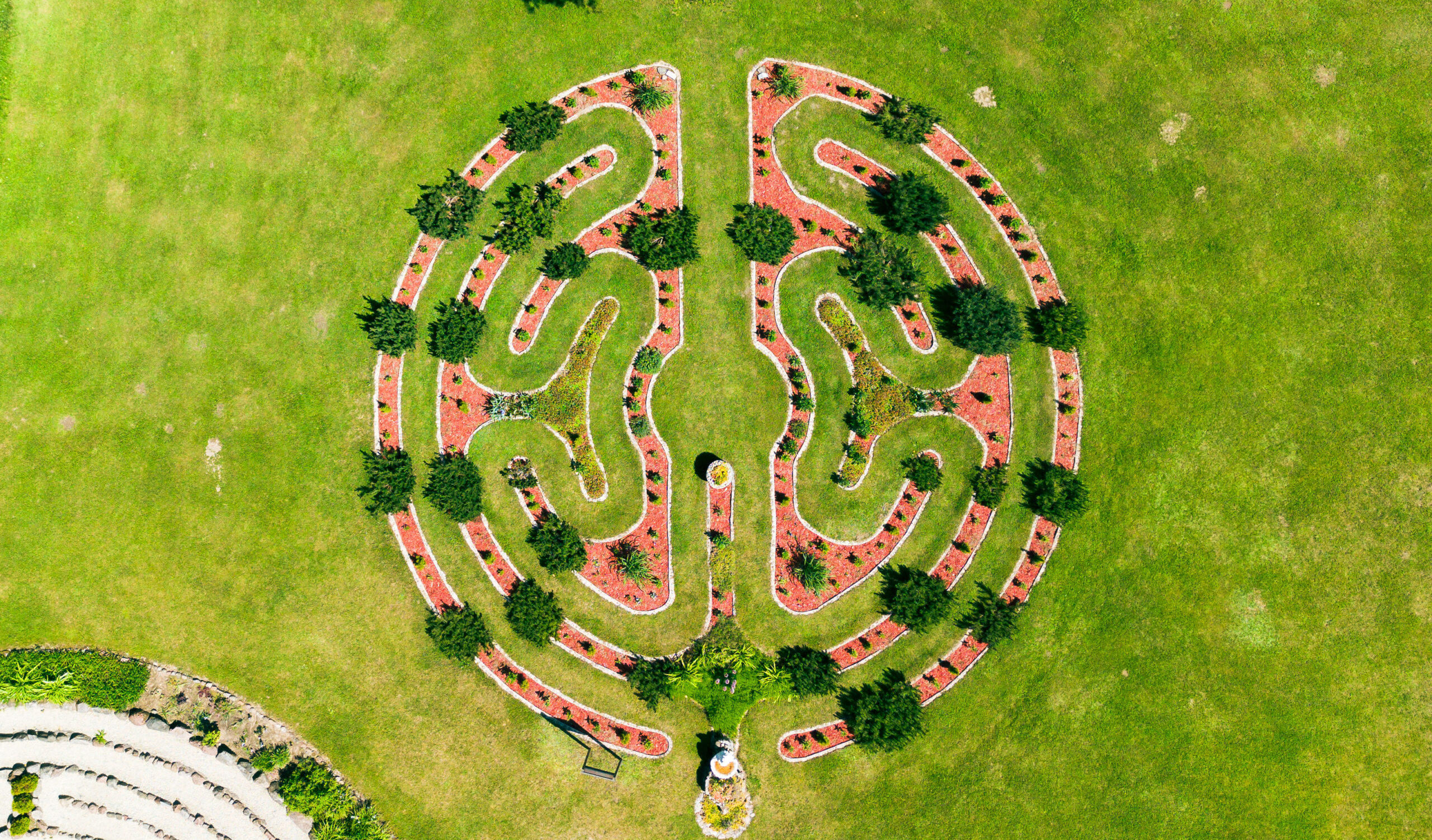 Labirintai Energetinių labirintų ir geometrinių figūrų parke