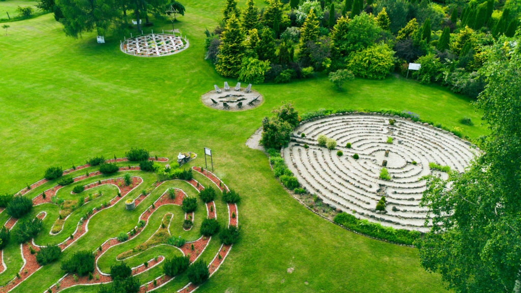 Energetinių labirintų ir geometrinių figūrų parkas Plungės rajone
