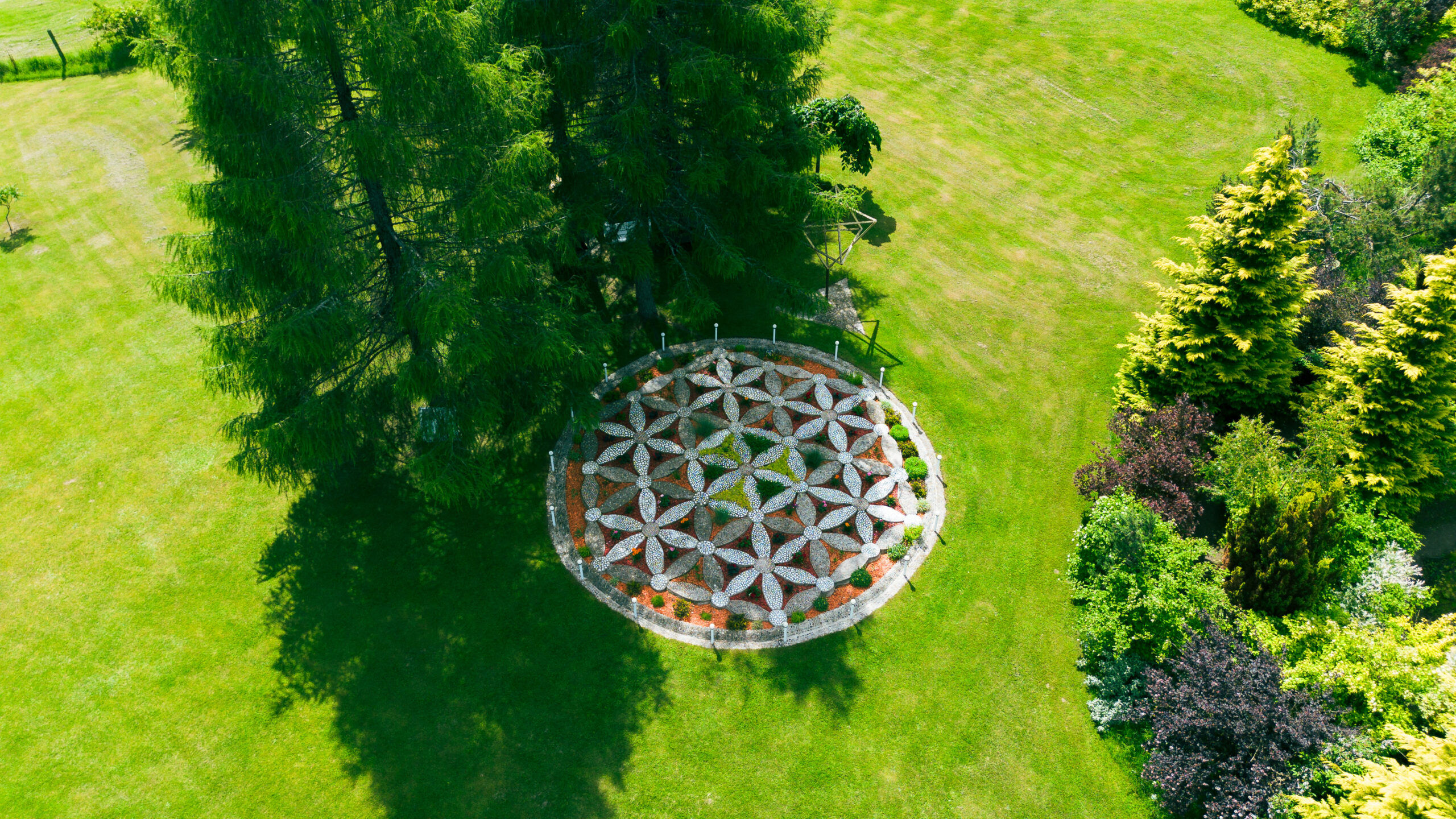 Labirintai Energetinių labirintų ir geometrinių figūrų parke