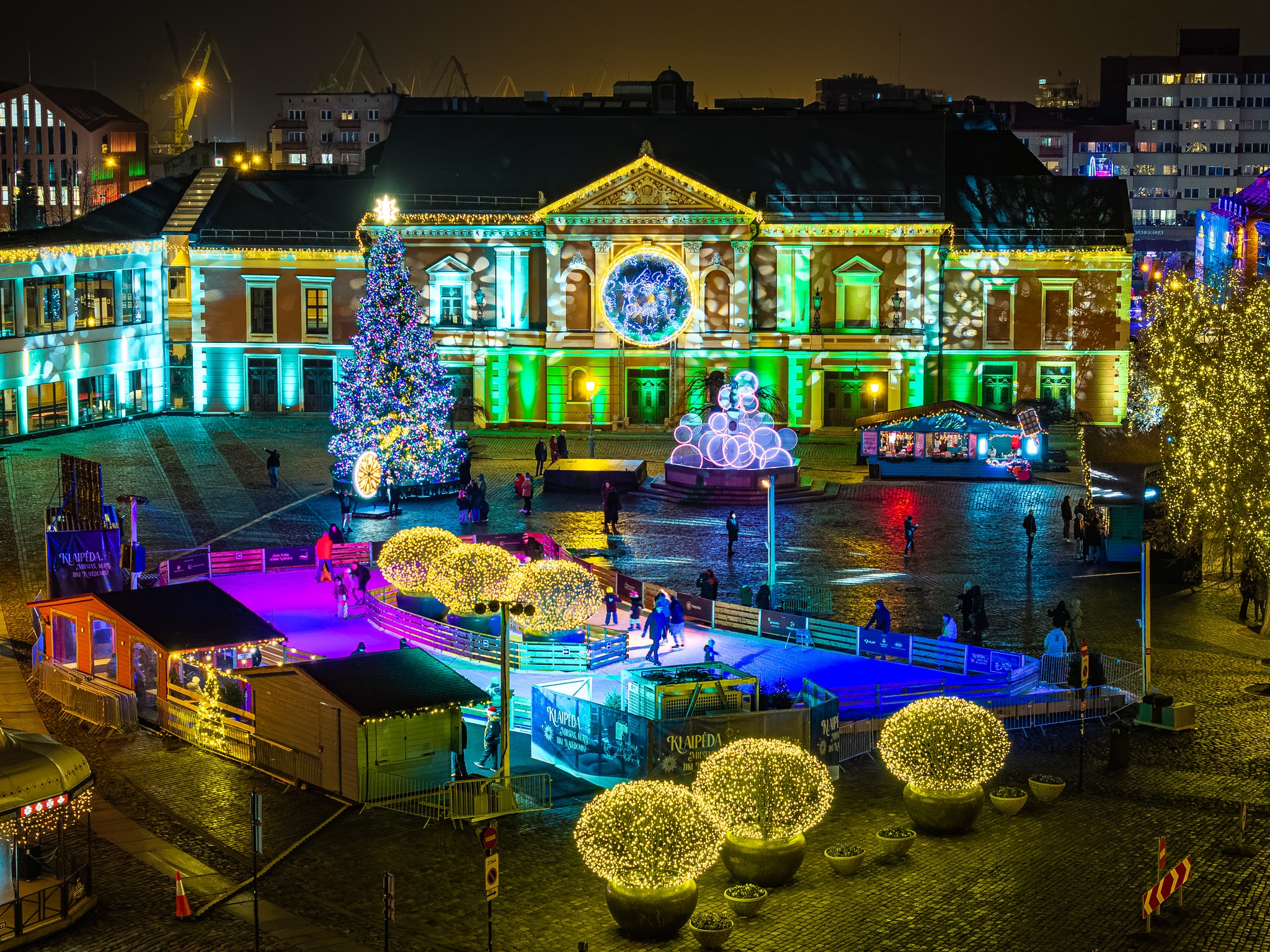 Ledo čiuožykla Klaipėdos Teatro aikštėje