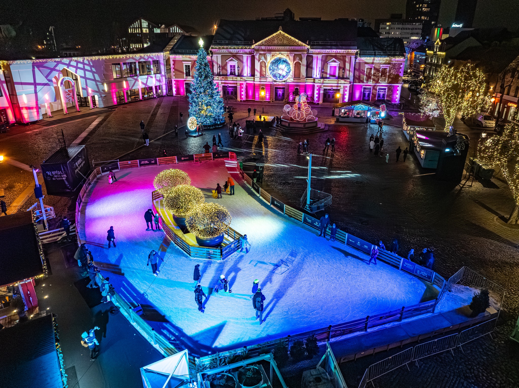 Ledo čiuožykla Klaipėdos Teatro aikštėje