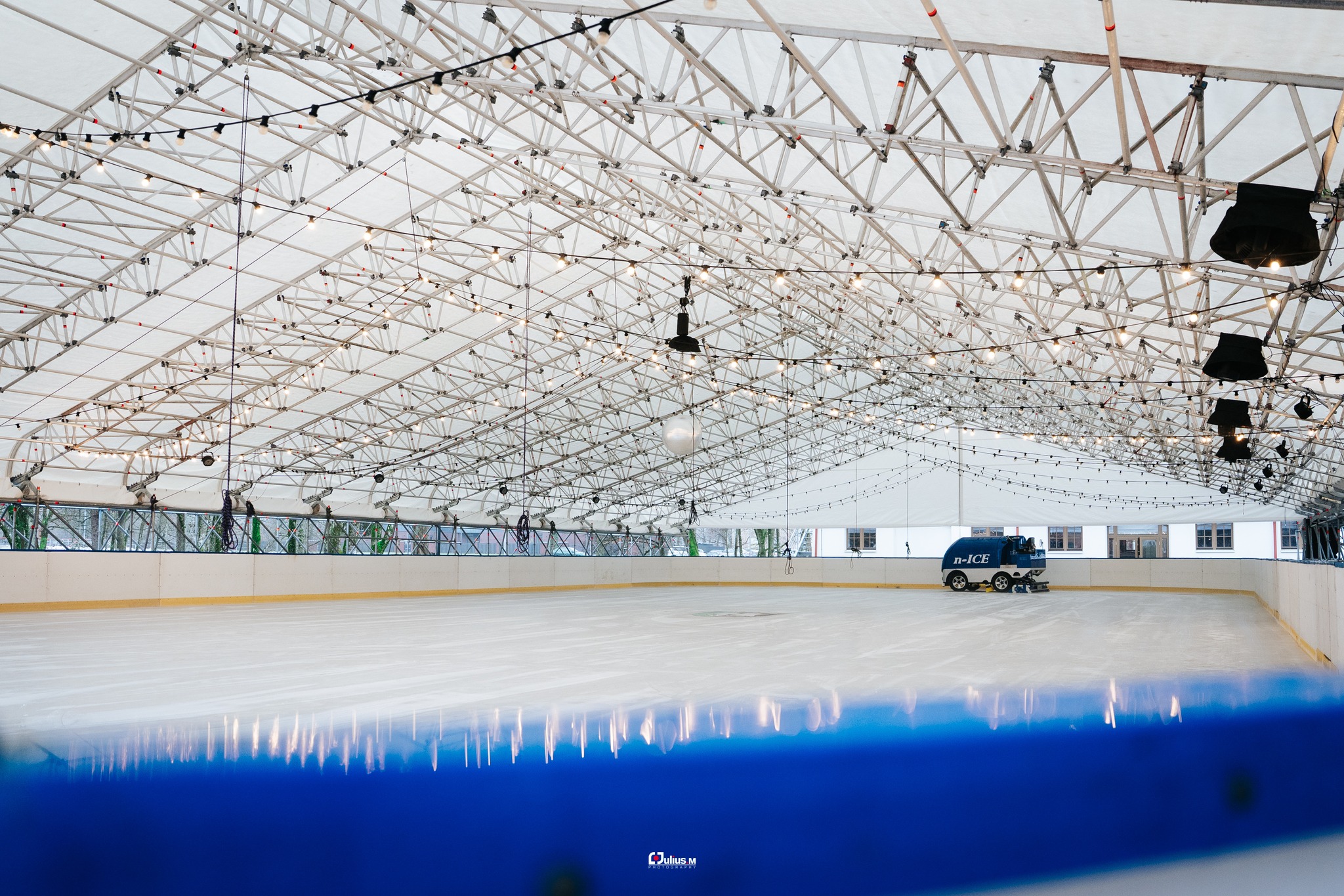 Ledo čiuožykla Šilutėje Hugo Šojaus dvaro vidiniame kieme