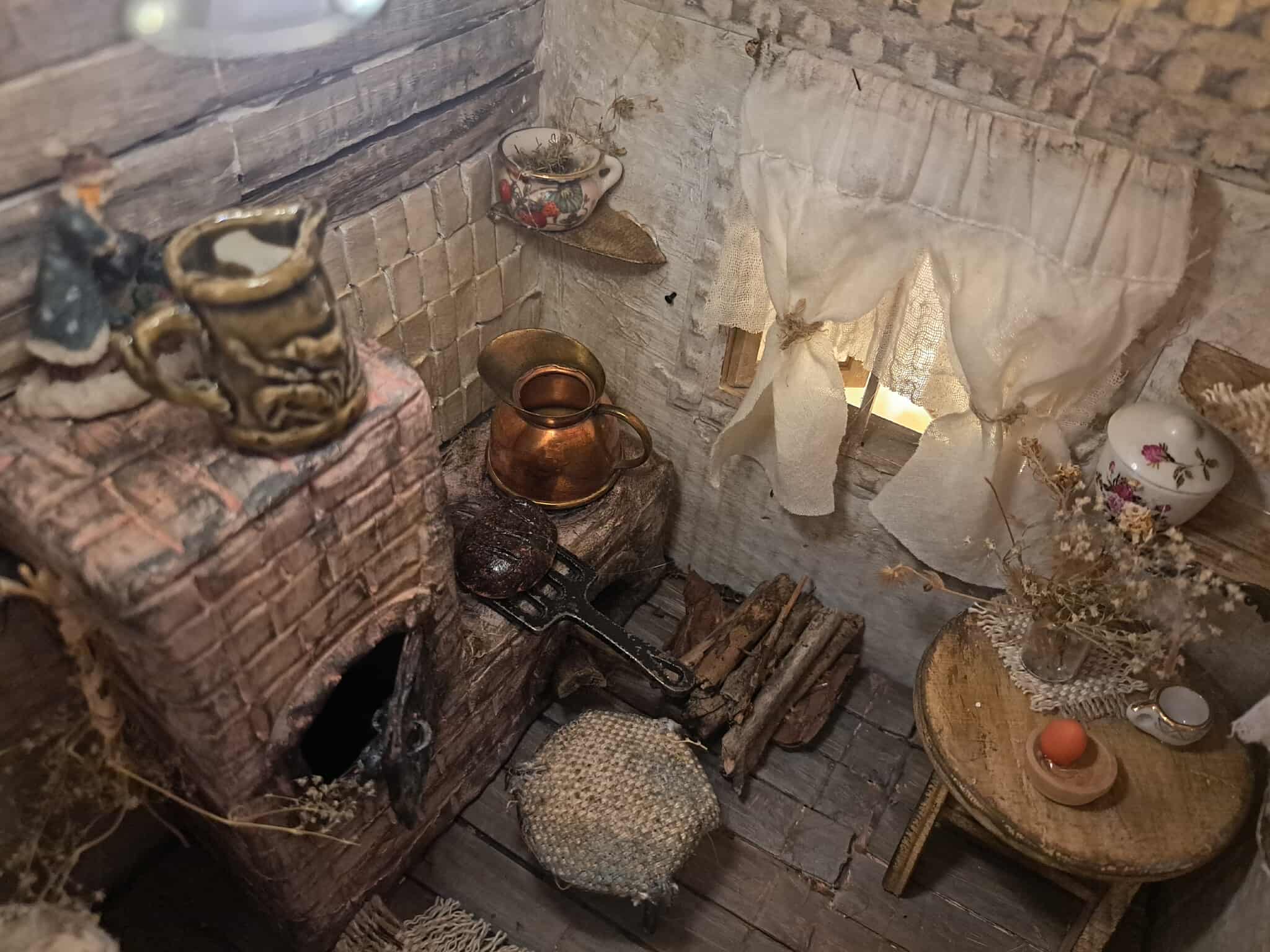 Miniatiūriniai kaimo baldai ir rakandai