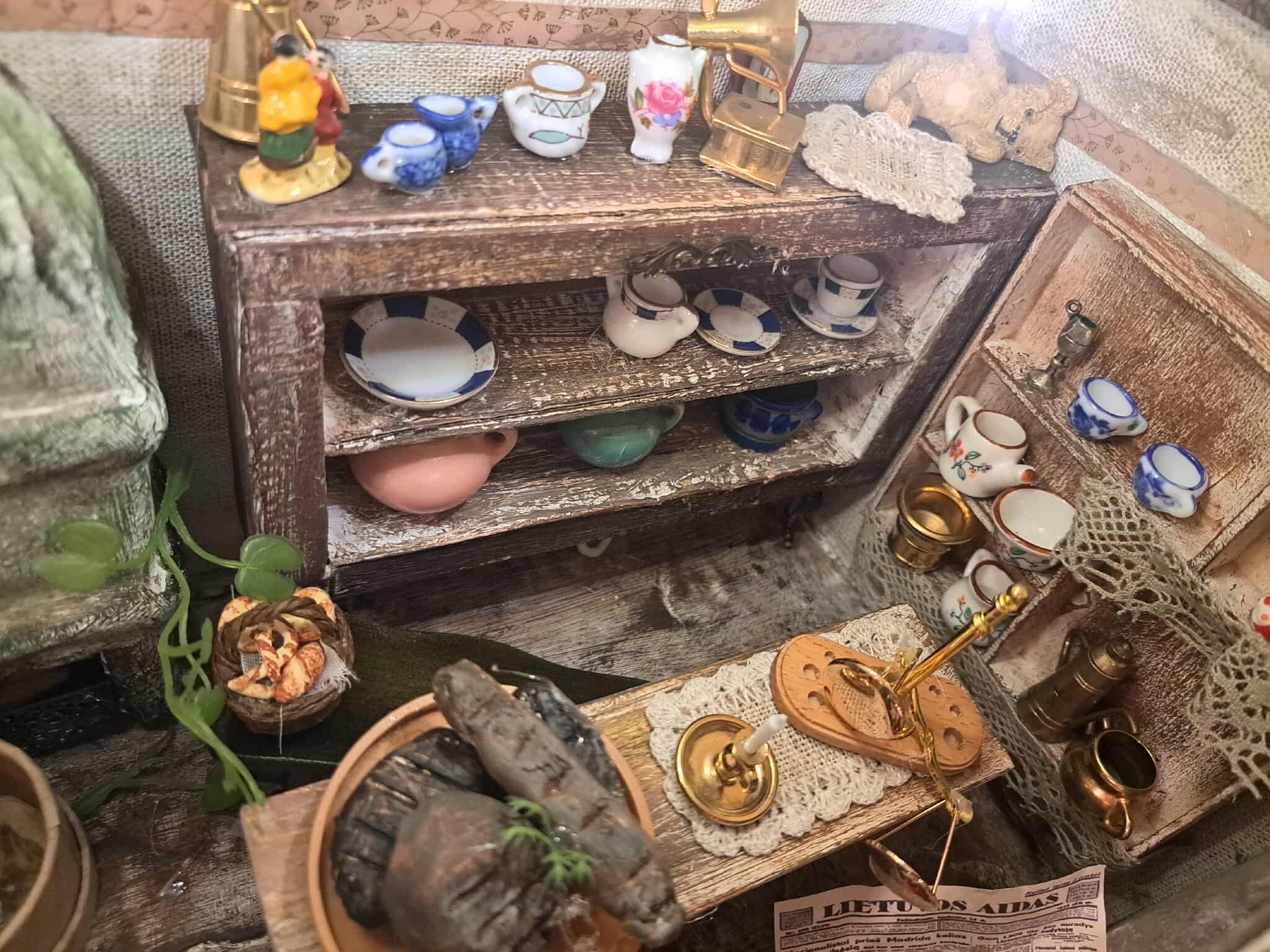 Miniatiūriniai kaimo baldai ir rakandai