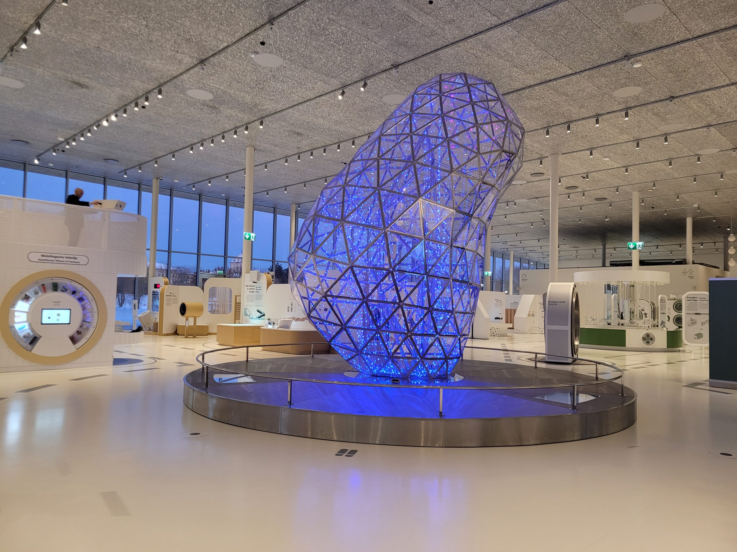 Mokslo saloje 140 eksponatų