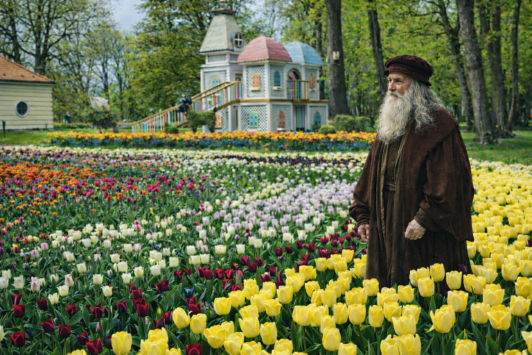 Pavasario atgimimas tulpių jūroje: Pakruojo dvare - tulpių festivalis „Renesansas“
