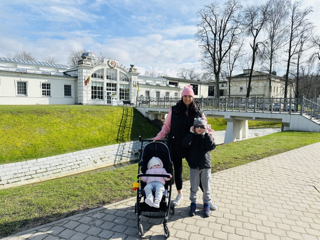 Ką veikti per pavasario atostogas 2026 su vaikais? 15 smagių idėjų šeimoms