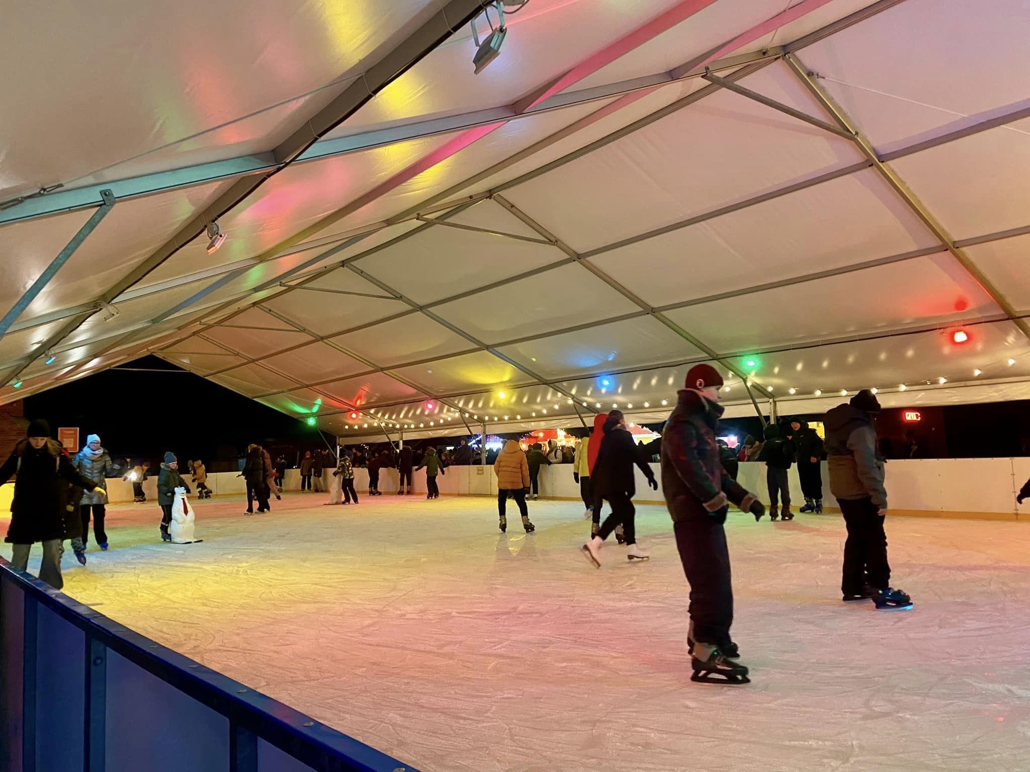 Raudondvario dvaro ledo čiuožykla