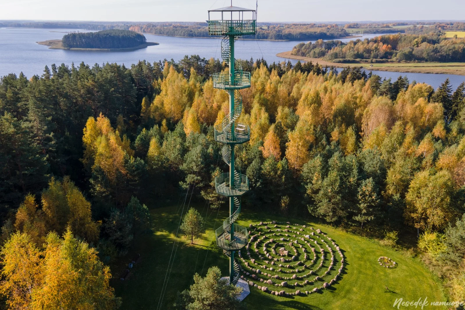 Sartų ežero (Baršėnų) apžvalgos bokštas (nuotr. iš „Nesėdėk namuose“ svetainės)
