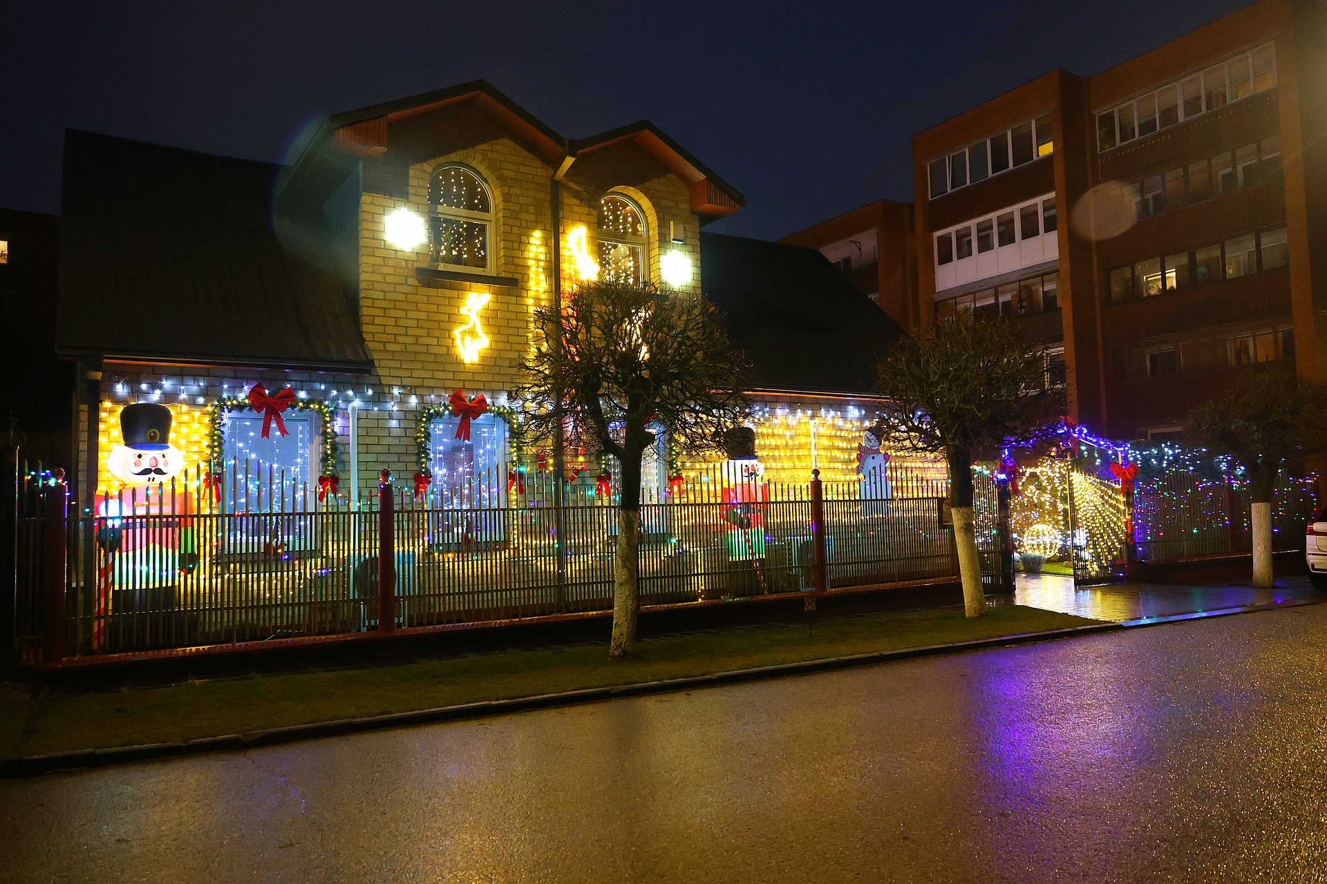 Šviečiantis Tamašauskų namas Šiauliuose