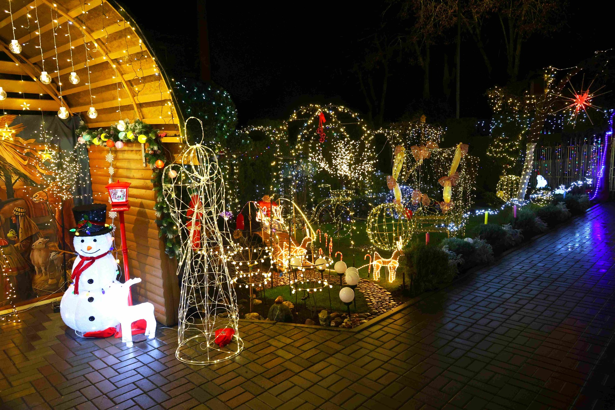 Šviečiantis Tamašauskų namas Šiauliuose