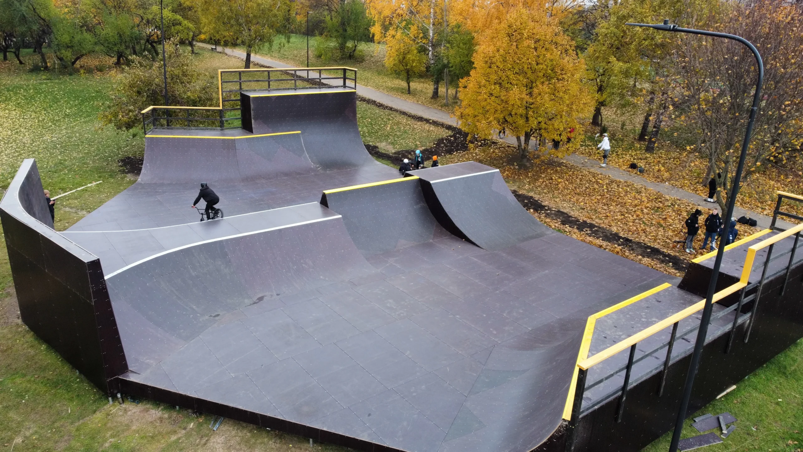 Riedučių, riedlenčių ir BMX dviračių parkas (Spot Ramps nuotr.)