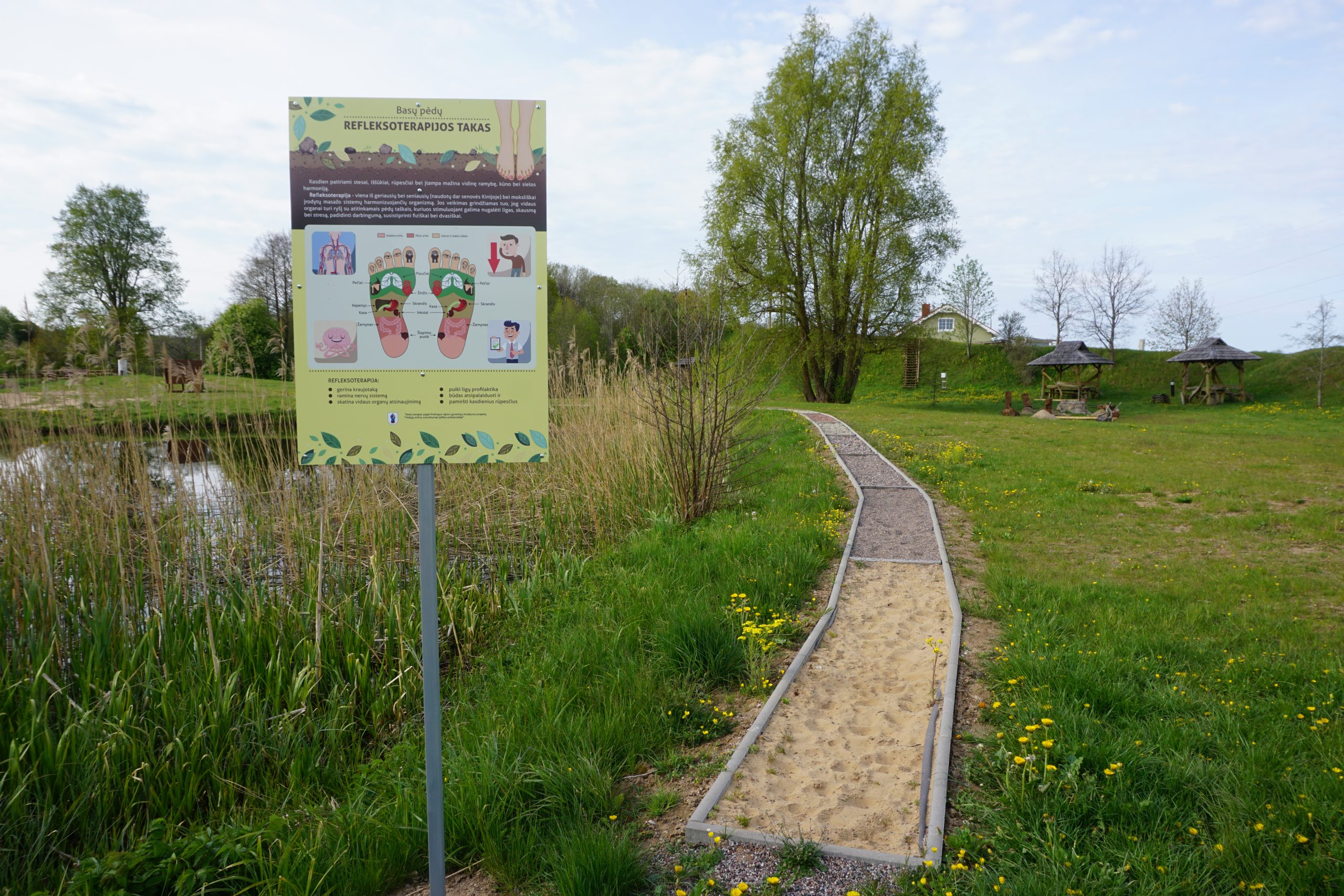 Basų kojų refleksoterapijos takas (Kretingos raj. savivaldybės nuotr.)