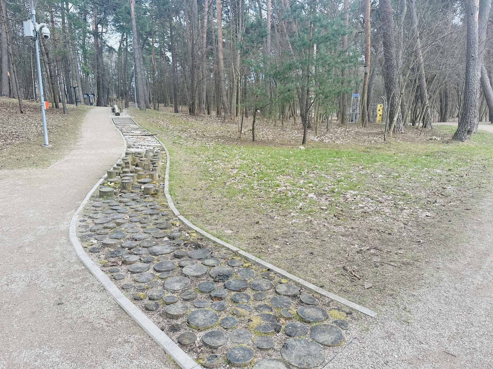 Basų kojų takas (Lentvaris)