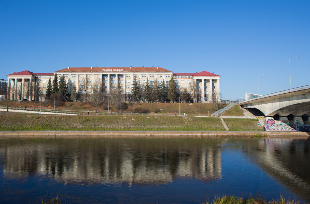 Netikėti šaltiniai Neries krantinėje (Neakivaizdinis Vilnius nuotr.)