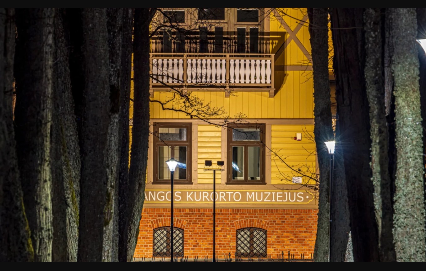 Naktinė ekskursija „Palangos istorijos nakčia: ką kužda šešėliai“ (Palangos TIC nuotr.)