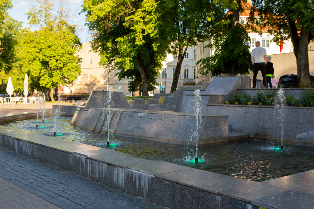 Konstantino Sirvydo skvero fontanas (nuotr. Neakivaizdinis Vilnius)