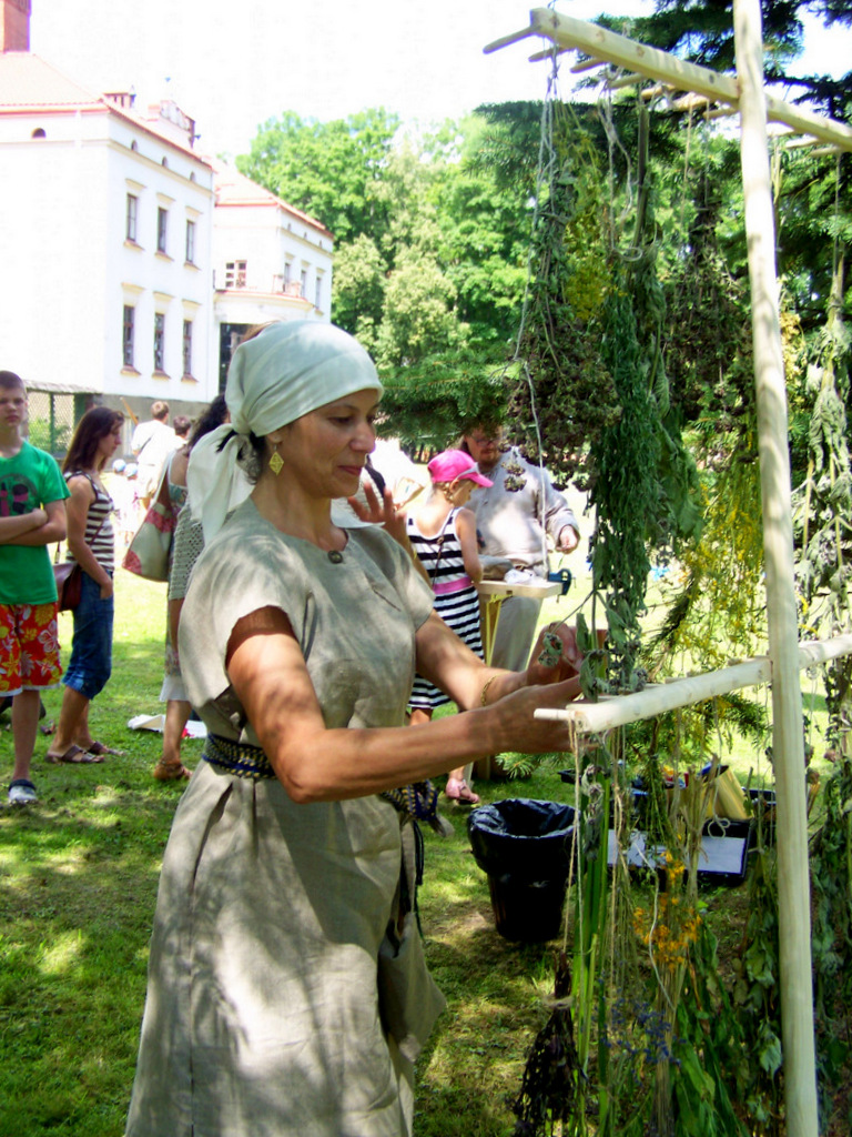 Oi, jūs žolynai, žali žaliuonėliai (Rokiškio krašto muziejaus nuotr.)